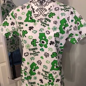 EUC Carebears Brand, St. Pattys Carebear Scrub top